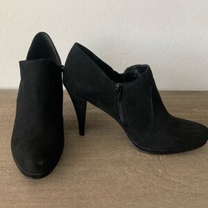 Fergie Black Suede Women’s Dress Shoes Heel Size 11